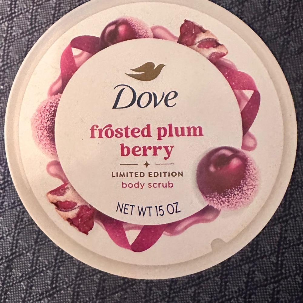 Dove Limited Edition Frosted Plum Berry Body Scrub Holiday Treats‎ 15 oz Jar
